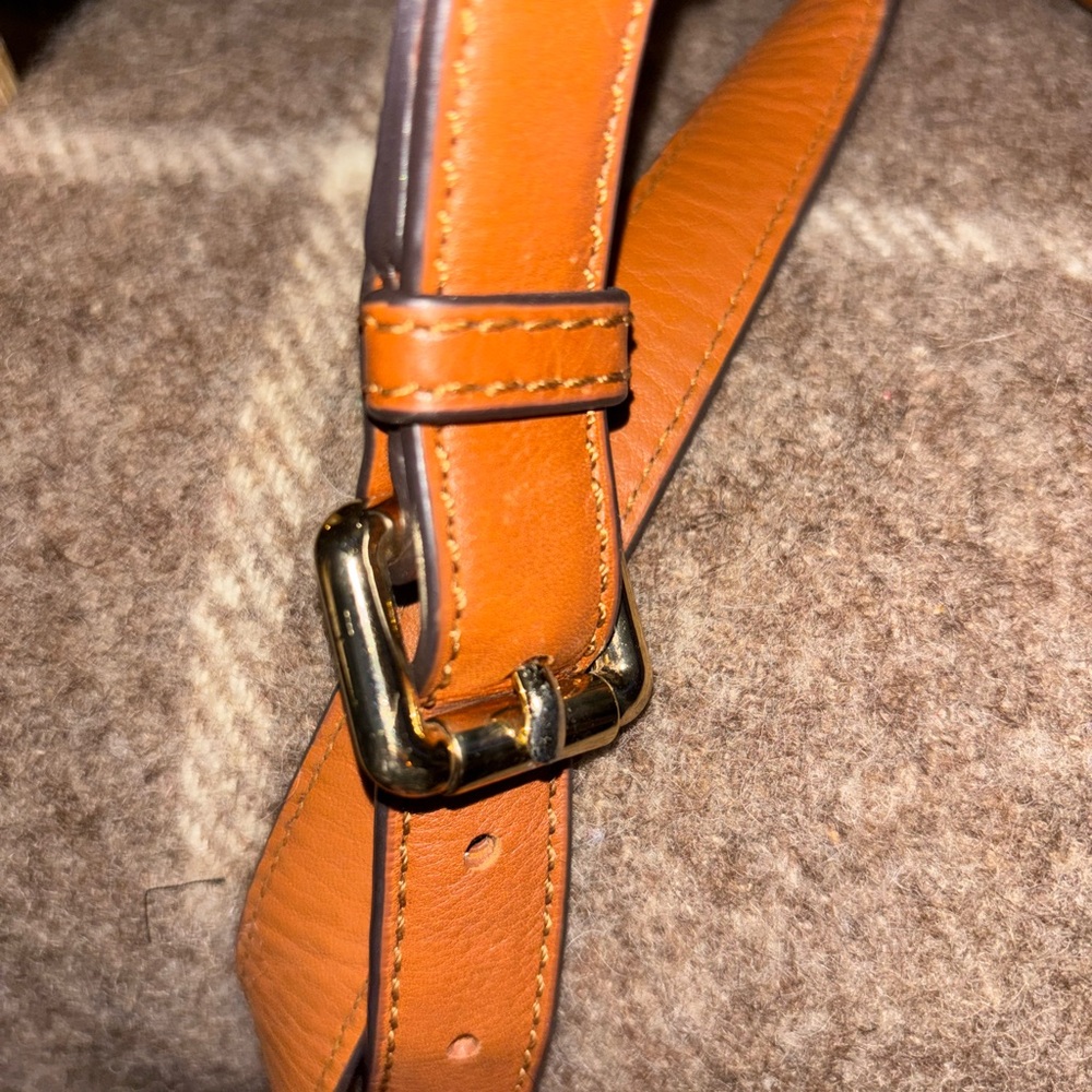 Micheal Kors crossbody - Picture 2 of 4